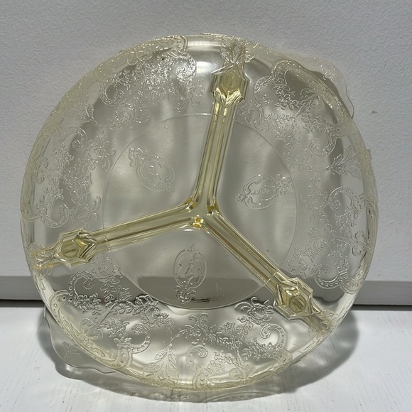 ANTIQUE HORSESHOE YELLOW DEPRESSION GLASS FOOTED DIVIDED PLATE 1930 - Picture 2 of 6